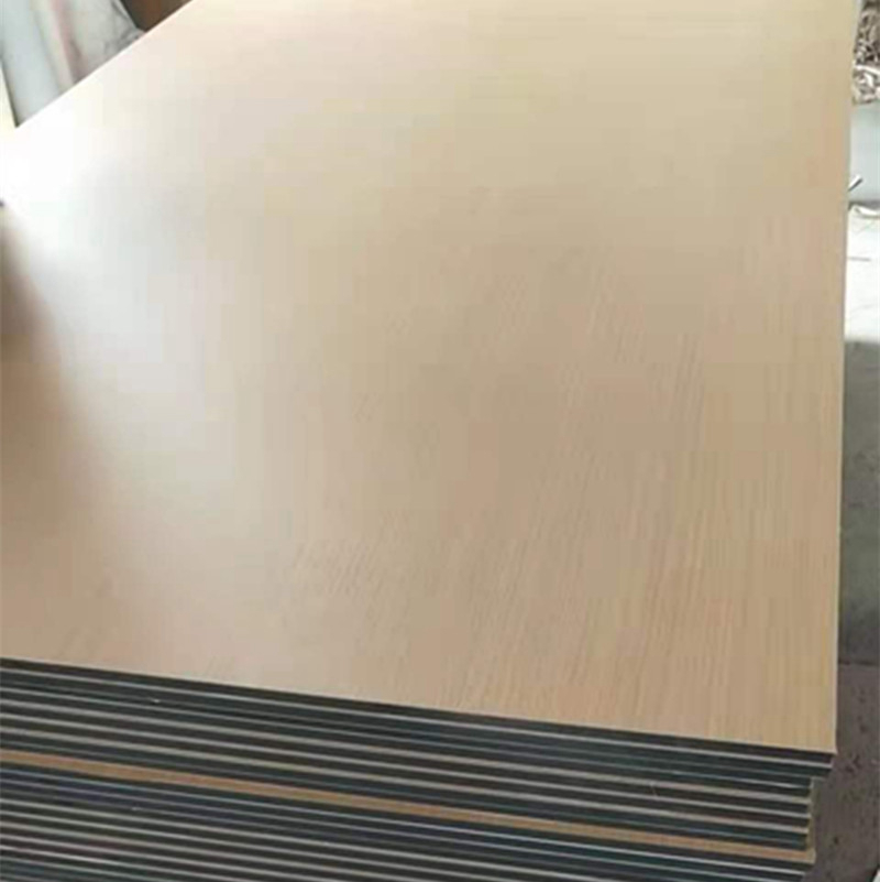 PVC隔断板还具有一定的抗腐蚀和防水性